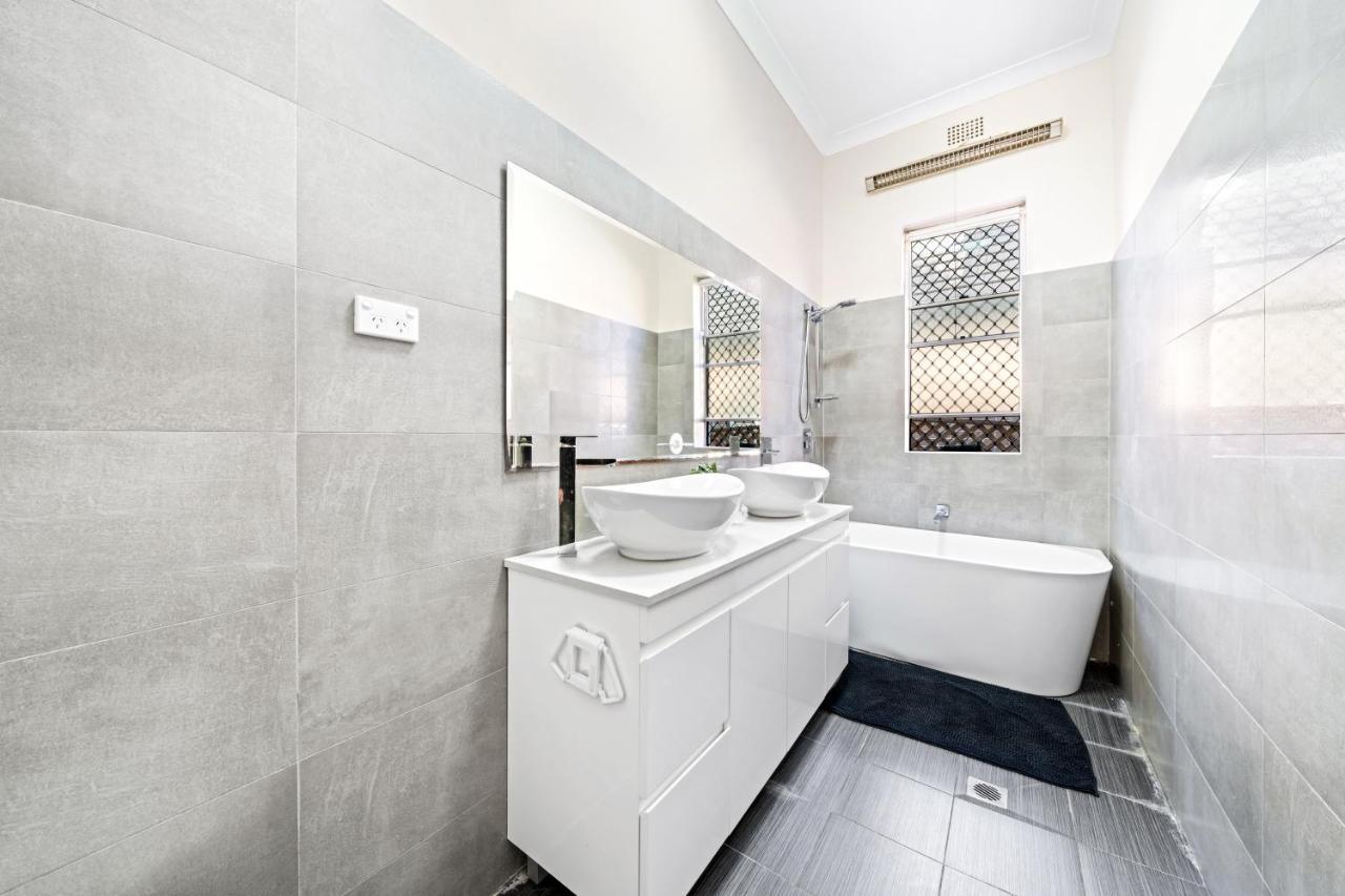 4 Bedroom House 500M To Drummoyne Bay Run Sydney Exterior foto